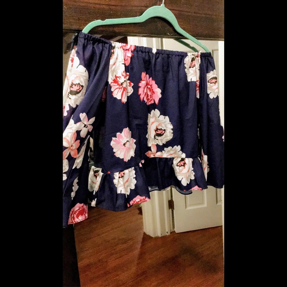 Off Shoulder Floral Top - Picture 3 of 3